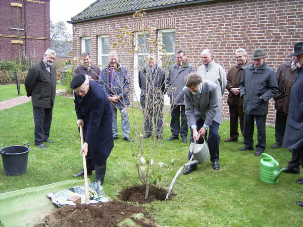 Ein Baum für die Hundertjahrfeier